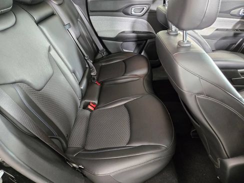 Used 2022 Jeep Compass Latitude FWD image 20