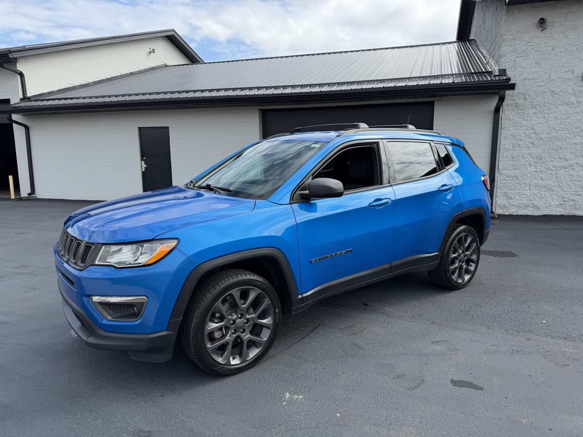 Used 2021 Jeep Compass Latitude AWD/4WD image 2