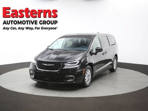 Used 2023 Chrysler Pacifica Touring-L FWD image 56