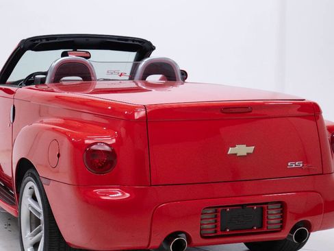 Used 2004 Chevrolet SSR w/ Preferred Equipment Group image 18