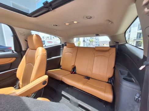 Used 2014 Chevrolet Traverse LTZ FWD image 23