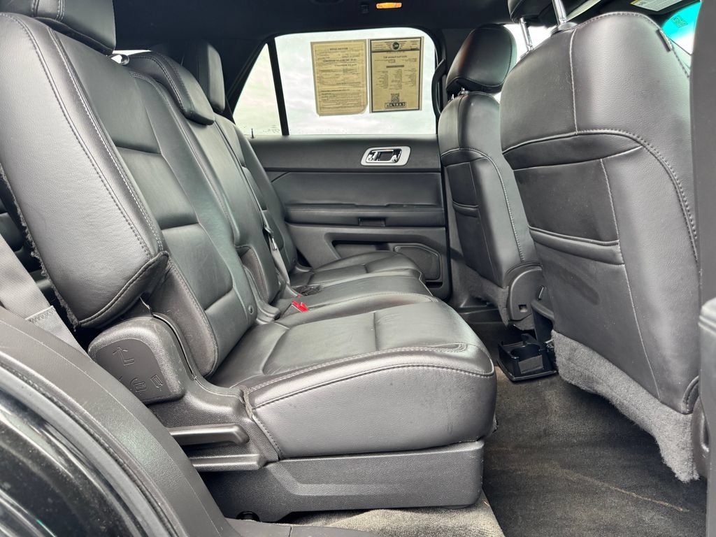 Used 2015 Ford Explorer XLT w/ Equipment Group 202B FWD image 14