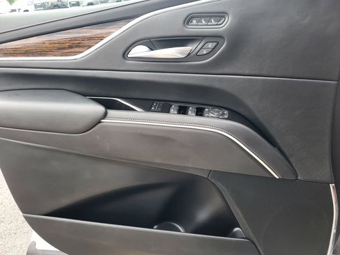 Used 2021 Cadillac Escalade Premium Luxury image 11