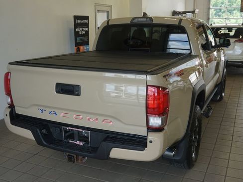 Used 2017 Toyota Tacoma TRD Off-Road AWD/4WD image 16