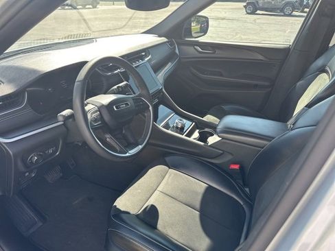 Used 2024 Jeep Grand Cherokee L Altitude image 11