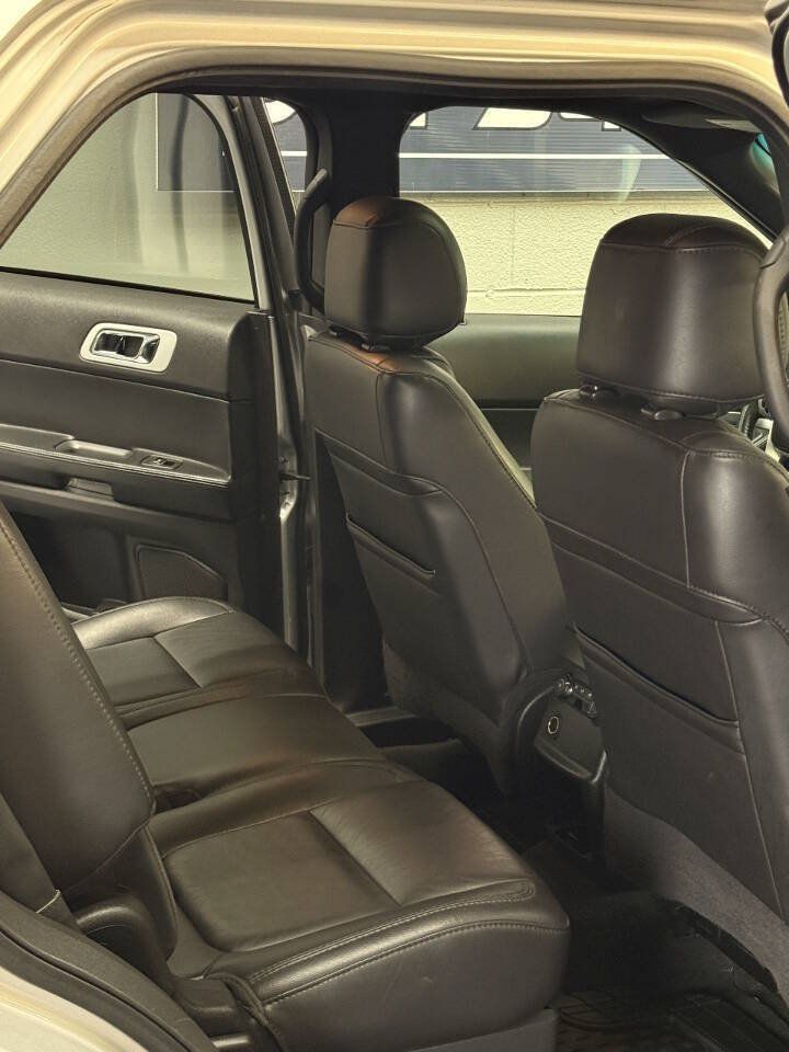Used 2014 Ford Explorer XLT w/ Equipment Group 202A AWD/4WD image 8
