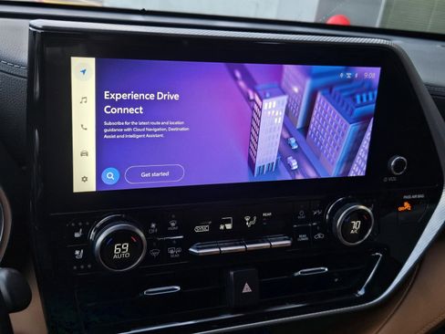 Used 2023 Toyota Highlander Platinum image 15