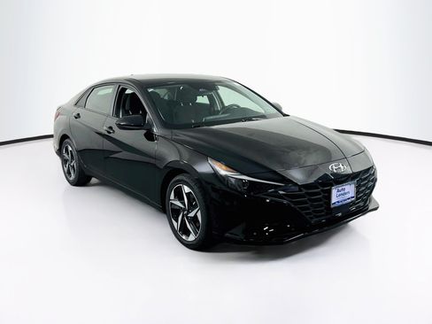 Used 2023 Hyundai Elantra SEL w/ Convenience Package FWD image 3