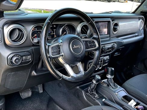 Used 2020 Jeep Wrangler Unlimited Sahara AWD/4WD image 6