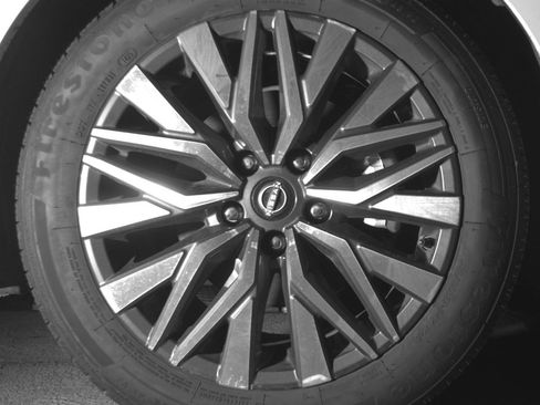 Used 2025 Nissan Altima 2.5 SV FWD image 13