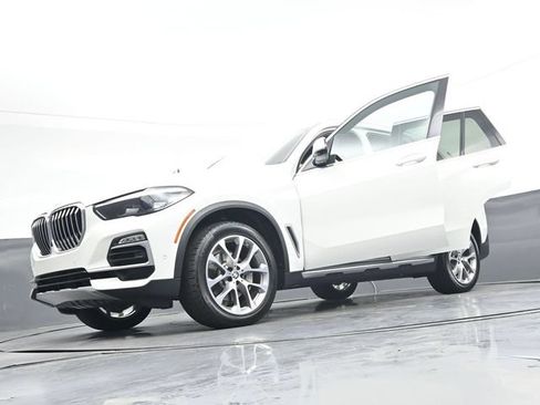 Used 2021 BMW X5 xDrive40i w/ Premium Package 3 AWD/4WD image 42