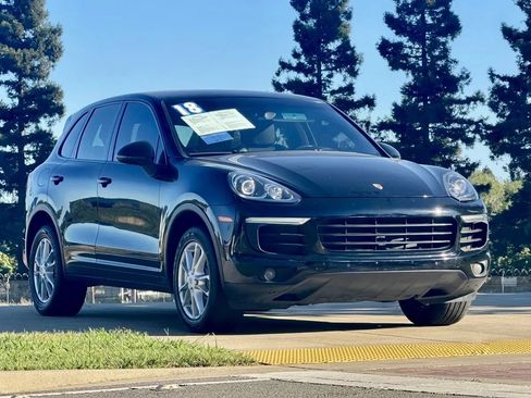 Used 2018 Porsche Cayenne AWD/4WD image 1