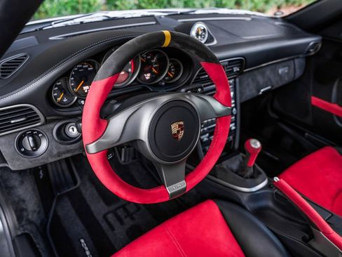 Used 2011 Porsche 911 GT2 RS RWD image 17