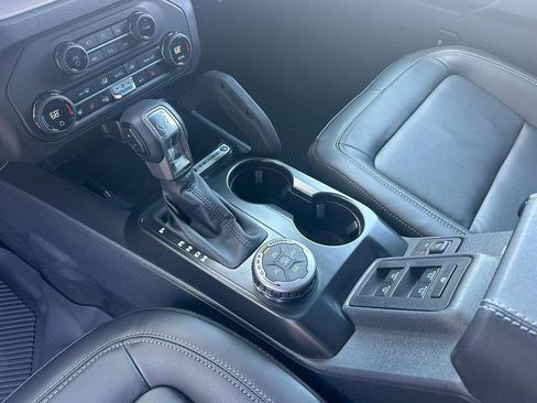 New 2025 Ford Bronco Outer Banks w/ Sasquatch Package image 9