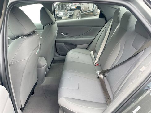 Certified 2025 Hyundai Elantra SE FWD image 48