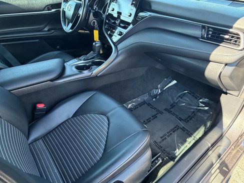 Used 2022 Toyota Camry SE image 11