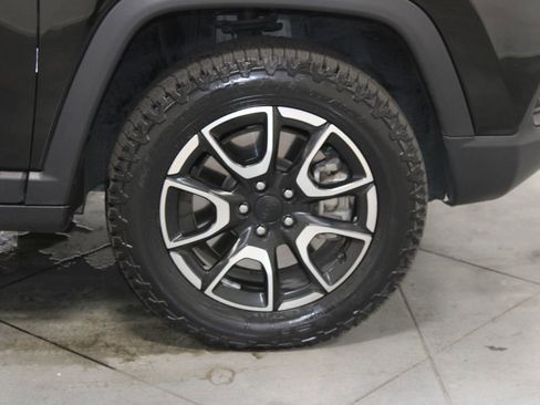 Used 2024 Jeep Compass Trailhawk image 12