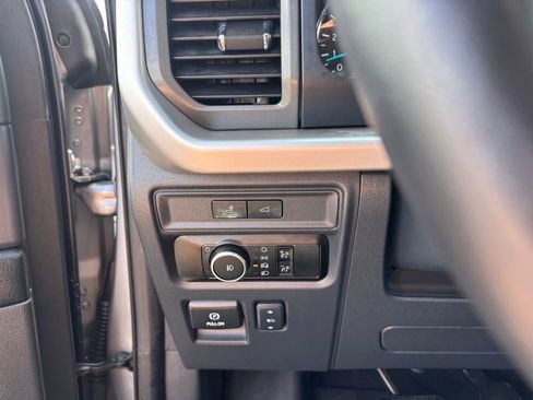 Used 2024 Ford Expedition Max XLT image 16