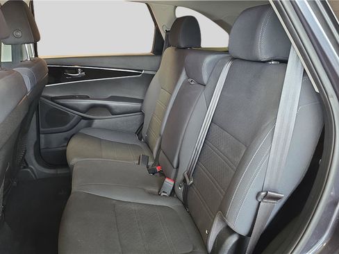 Used 2019 Kia Sorento FWD w/ LX Convenience Package image 18