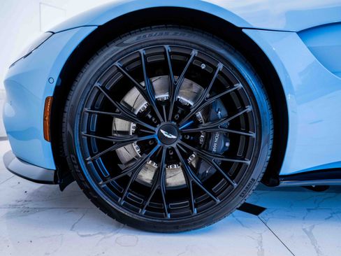 Used 2023 Aston Martin V8 Vantage Coupe RWD image 4
