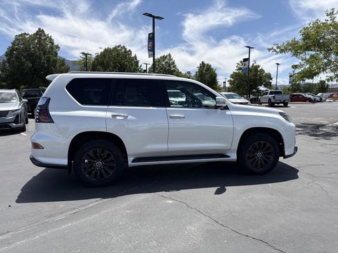 Used 2023 Lexus GX 460 Premium w/ Accessory Package AWD/4WD image 5