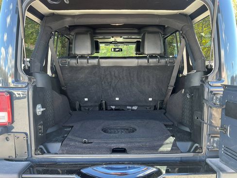 Used 2018 Jeep Wrangler Unlimited Sahara image 5