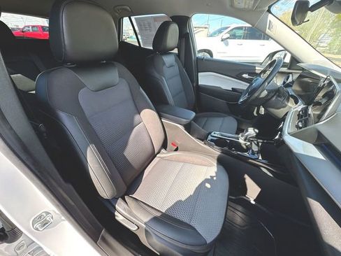 Used 2024 Chevrolet Trax LT w/ LT Convenience Package FWD image 26