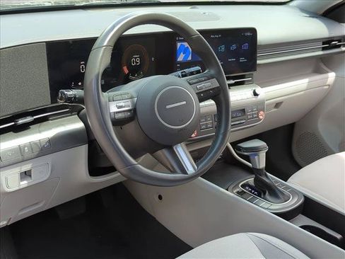 Used 2025 Hyundai Kona SEL FWD image 9
