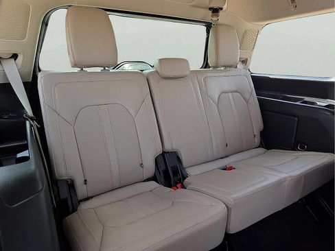 Used 2023 Ford Expedition Limited AWD/4WD image 11