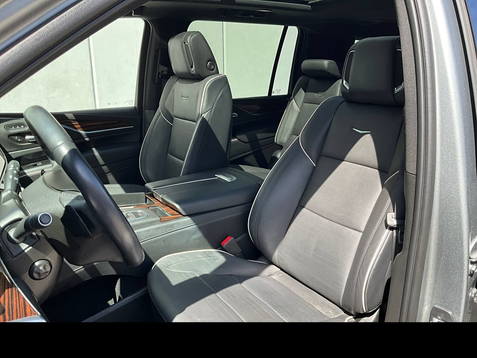 Used 2023 Cadillac Escalade ESV Premium Luxury w/ LPO, Radiant Package AWD/4WD image 9