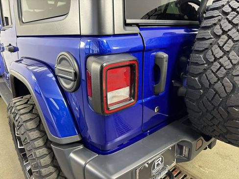 Used 2018 Jeep Wrangler Unlimited Sahara AWD/4WD image 28