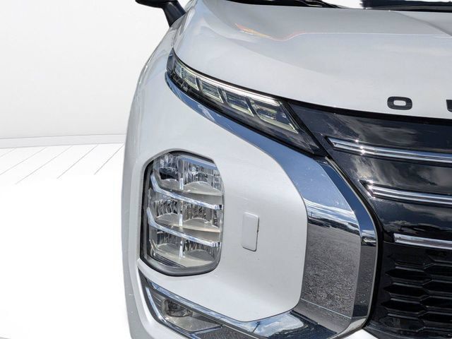 Used 2025 Mitsubishi Outlander SEL AWD/4WD image 9