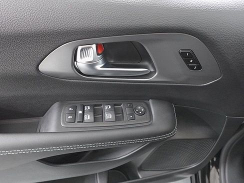 New 2026 Chrysler Pacifica Select image 9