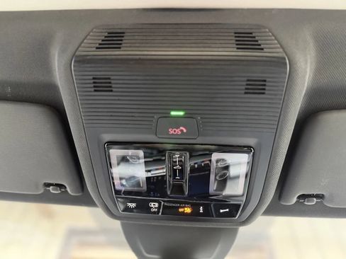 Used 2024 Volkswagen Golf R image 40