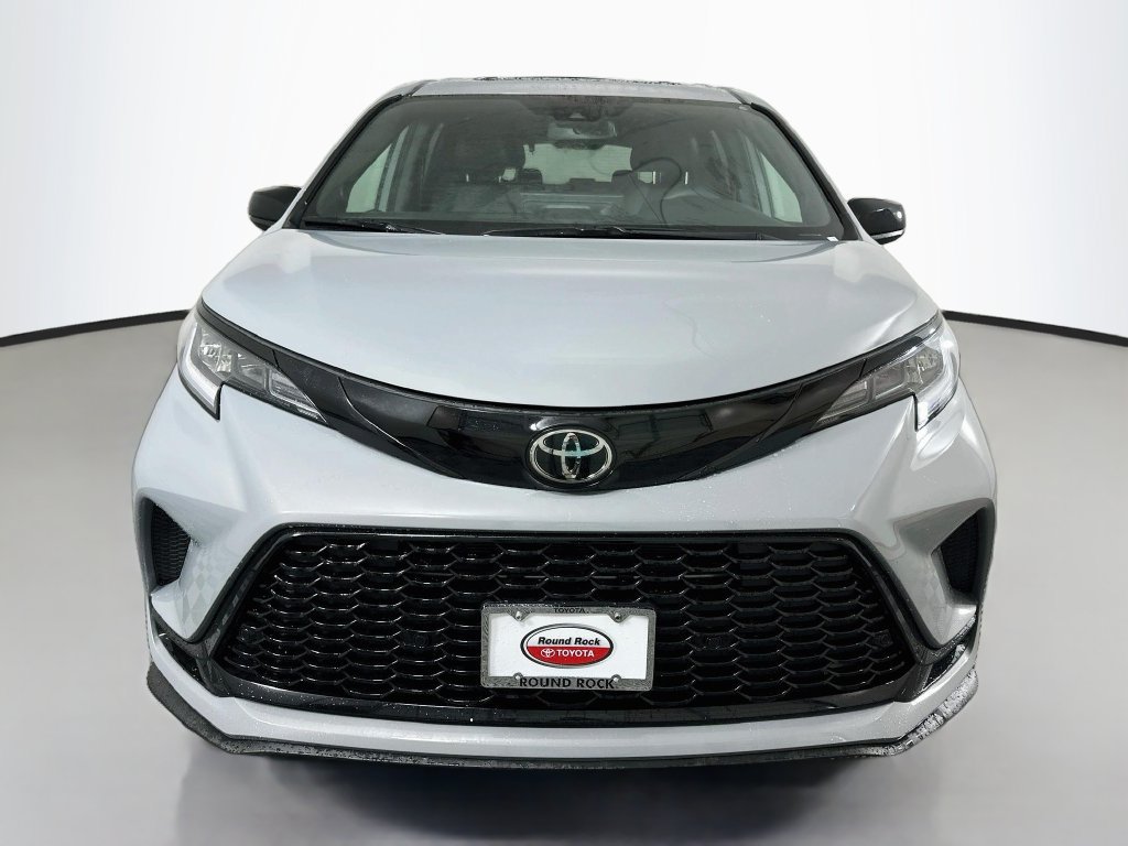 Used 2026 Toyota Sienna XSE FWD image 2