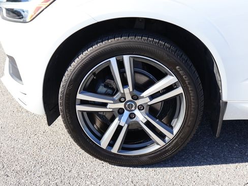 Used 2021 Volvo XC60 T5 Momentum w/ Protection Package Premier image 14