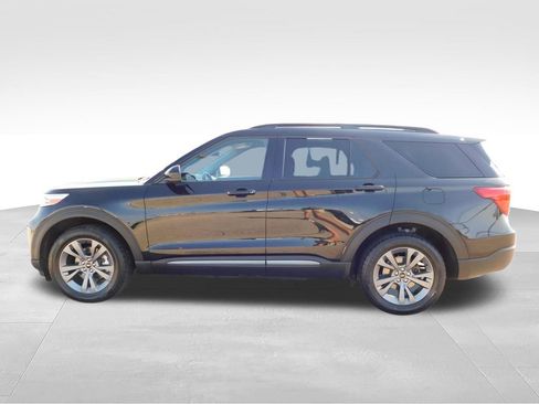 Used 2023 Ford Explorer XLT w/ Equipment Group 202A AWD/4WD image 6