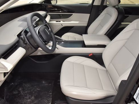 New 2026 Lincoln Nautilus Premier AWD/4WD image 13