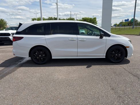 Used 2024 Honda Odyssey Sport image 6