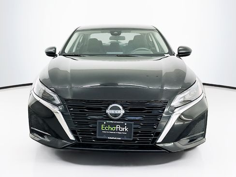 Used 2025 Nissan Altima 2.5 SV FWD image 2