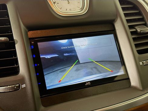 Used 2016 Chrysler 300 C Platinum w/ Safetytec Plus Group image 14