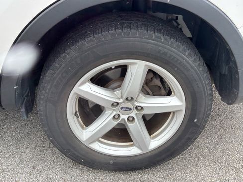 Used 2019 Ford Explorer XLT image 12