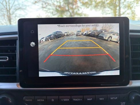 Used 2022 Hyundai Venue Limited image 23