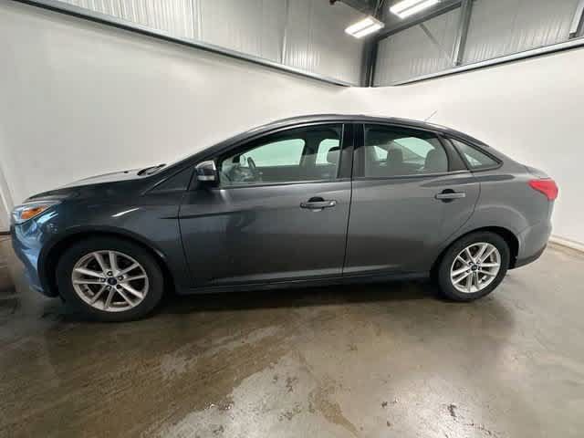 Used 2017 Ford Focus SE FWD image 2