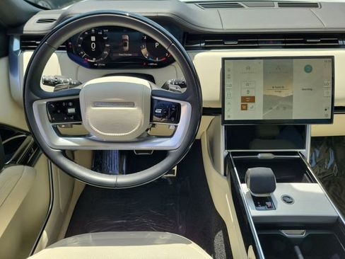 Used 2025 Land Rover Range Rover SE AWD/4WD image 4