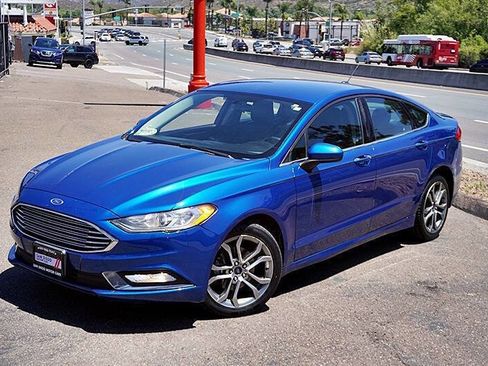 Used 2017 Ford Fusion SE w/ Equipment Group 201A AWD/4WD image 2