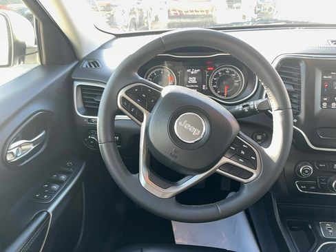 Used 2020 Jeep Cherokee Latitude Plus image 17