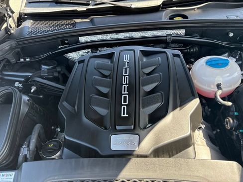 Used 2018 Porsche Macan S AWD/4WD image 11
