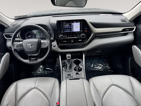 Used 2021 Toyota Highlander XLE AWD/4WD image 10