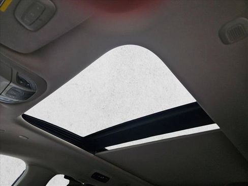 Used 2023 Chrysler Pacifica Limited FWD image 11